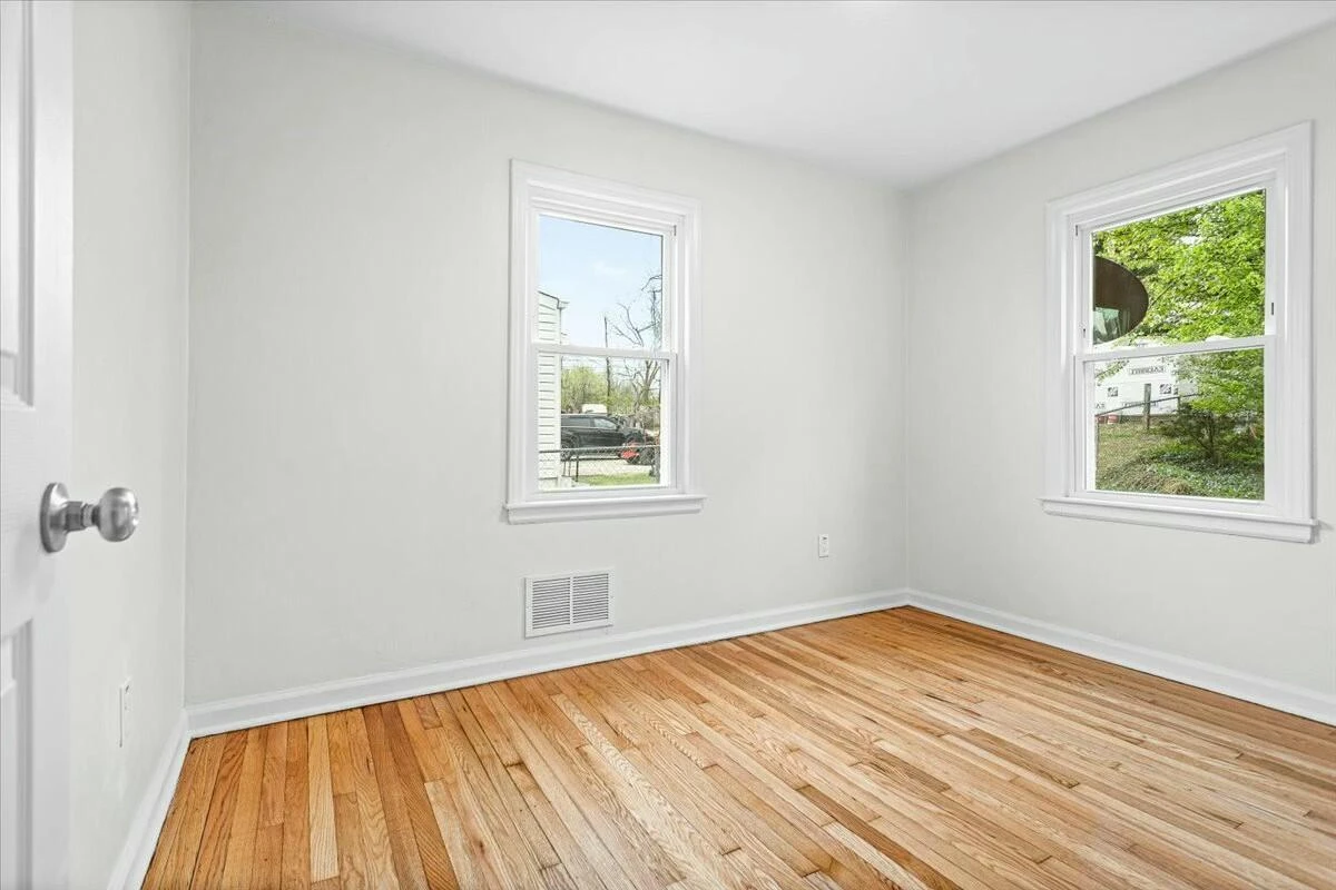 2508 Springhill DR - Photo 11