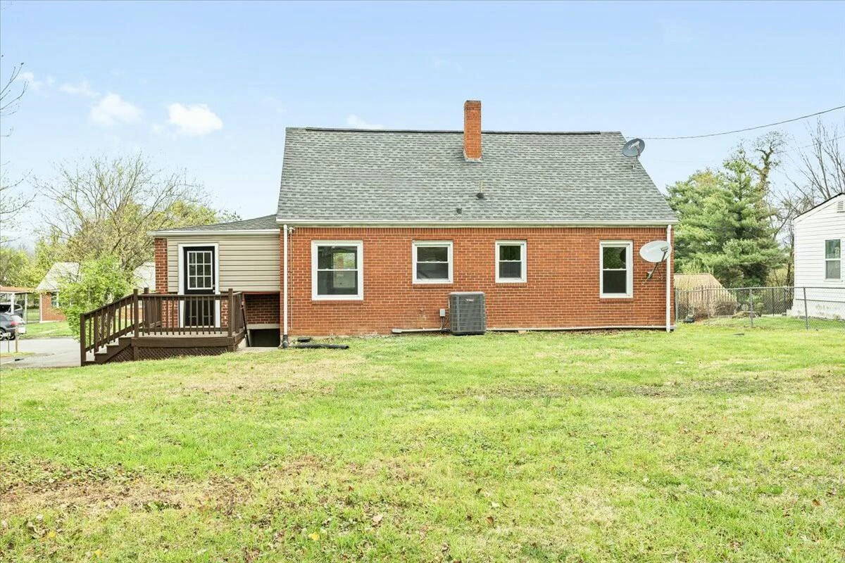 2508 Springhill DR - Photo 12