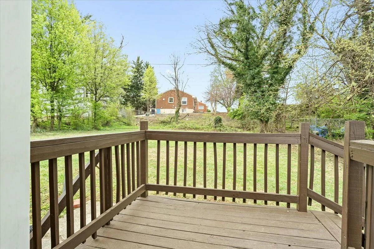 2508 Springhill DR - Photo 13