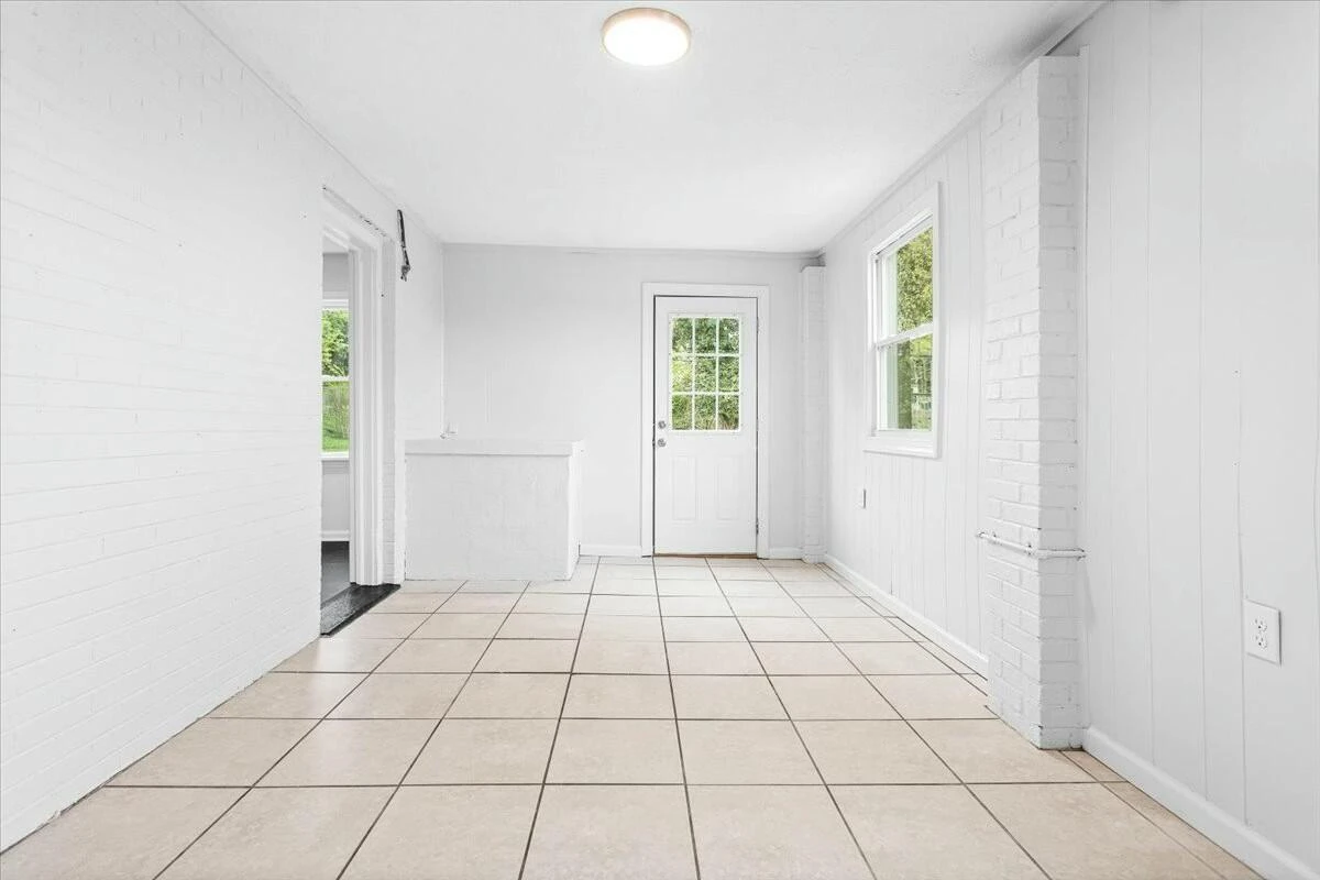 2508 Springhill DR - Photo 14