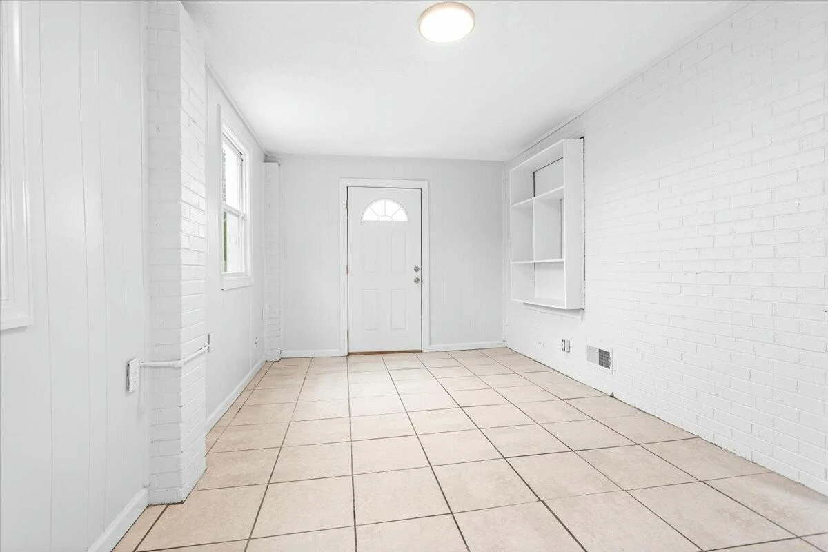 2508 Springhill DR - Photo 15