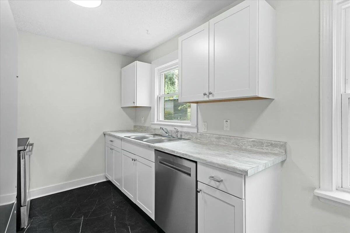 2508 Springhill DR - Photo 17