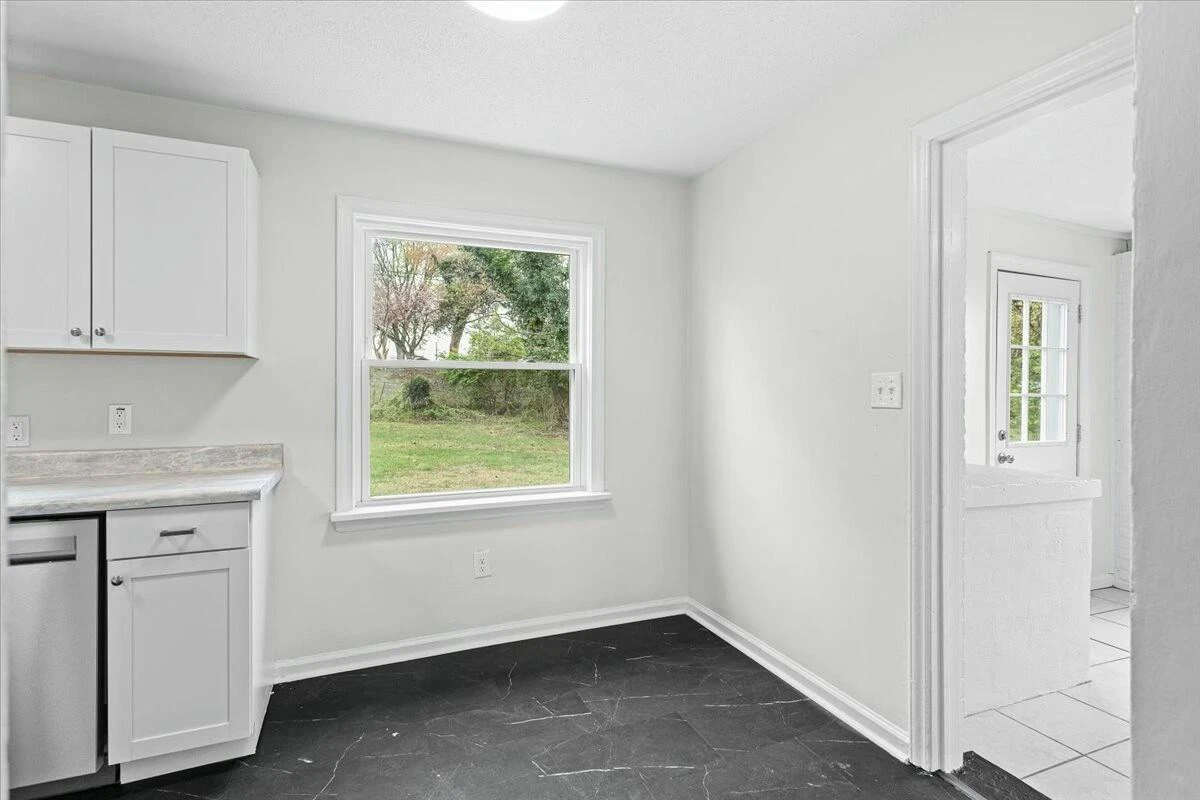 2508 Springhill DR - Photo 18