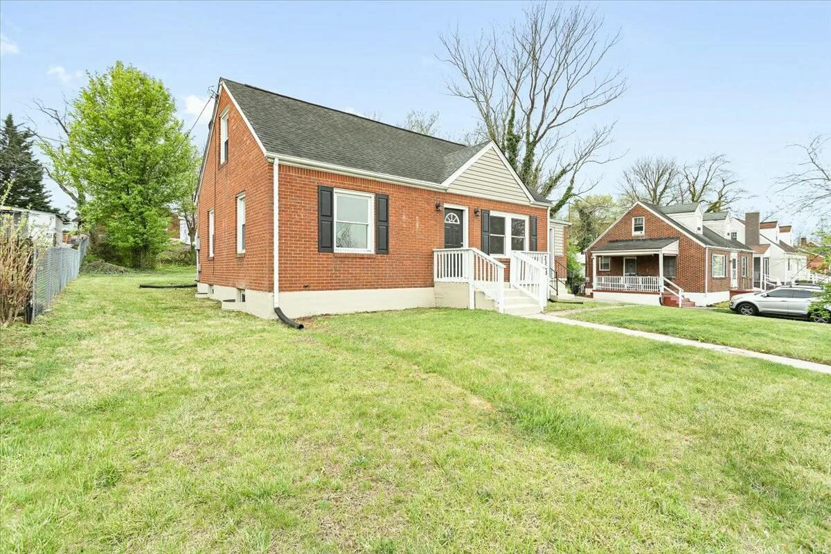 2508 Springhill DR - Photo 2