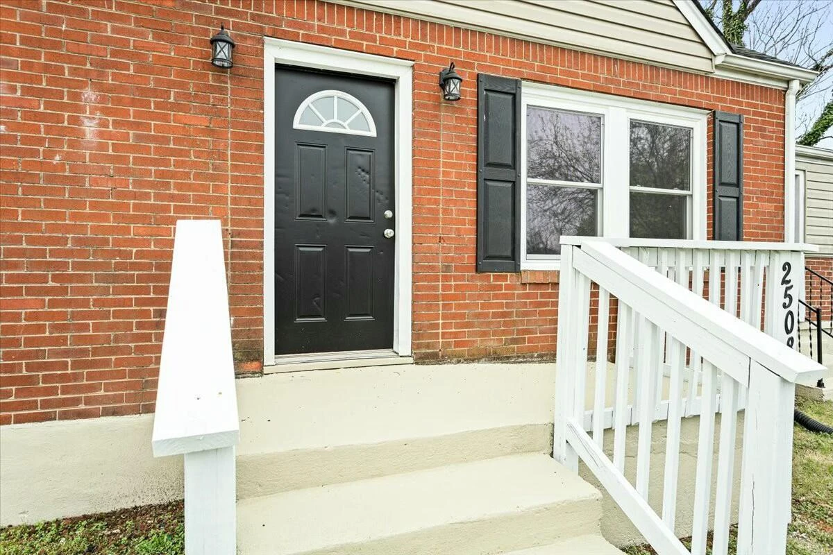 2508 Springhill DR - Photo 24