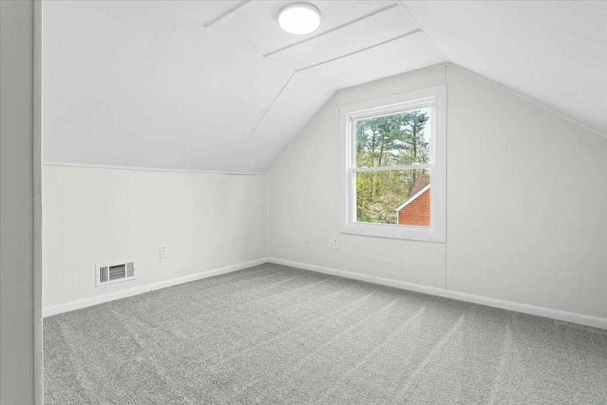 2508 Springhill DR - Photo 6