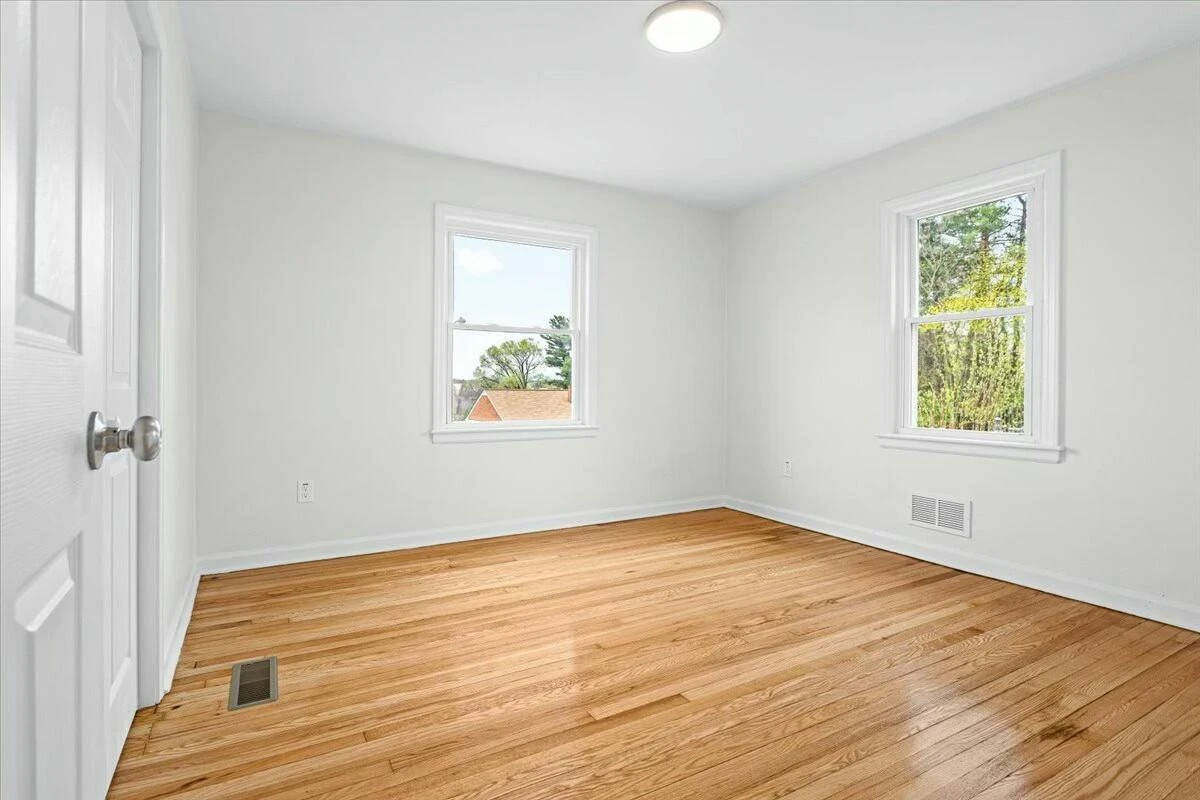 2508 Springhill DR - Photo 9