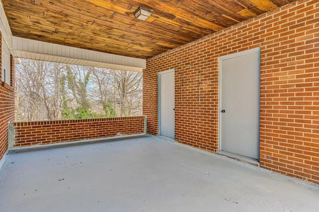 502 Victor AVE - Photo 4