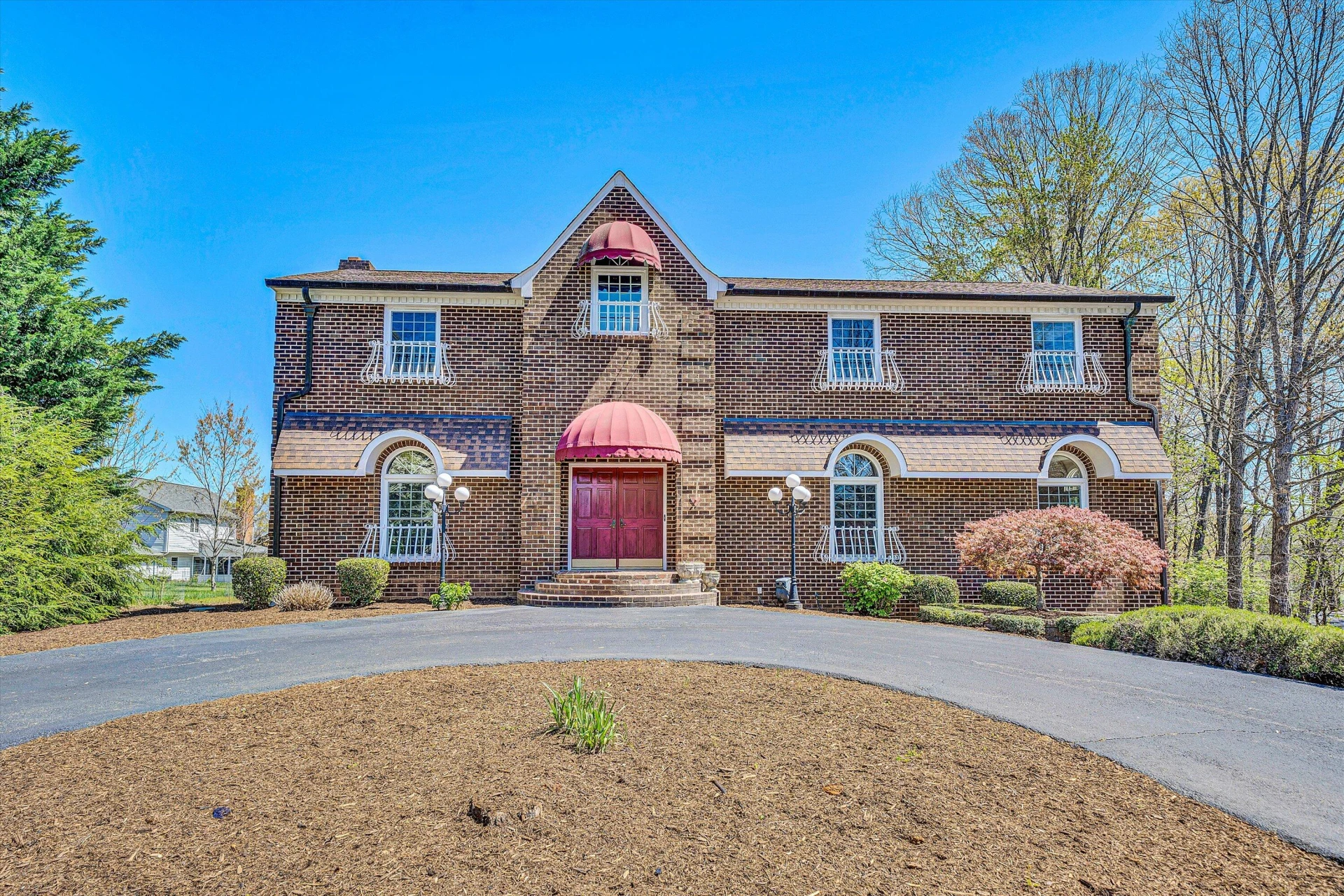 1710 Dawn LN