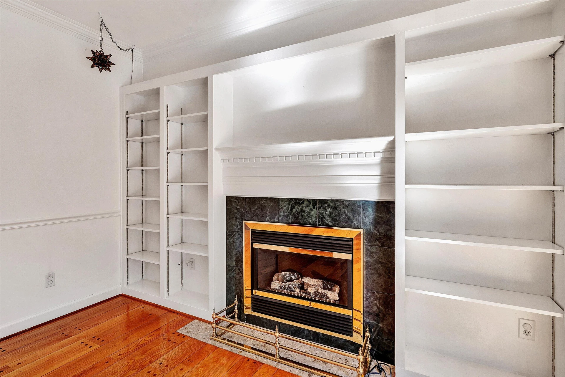 1710 Dawn LN - Photo 14