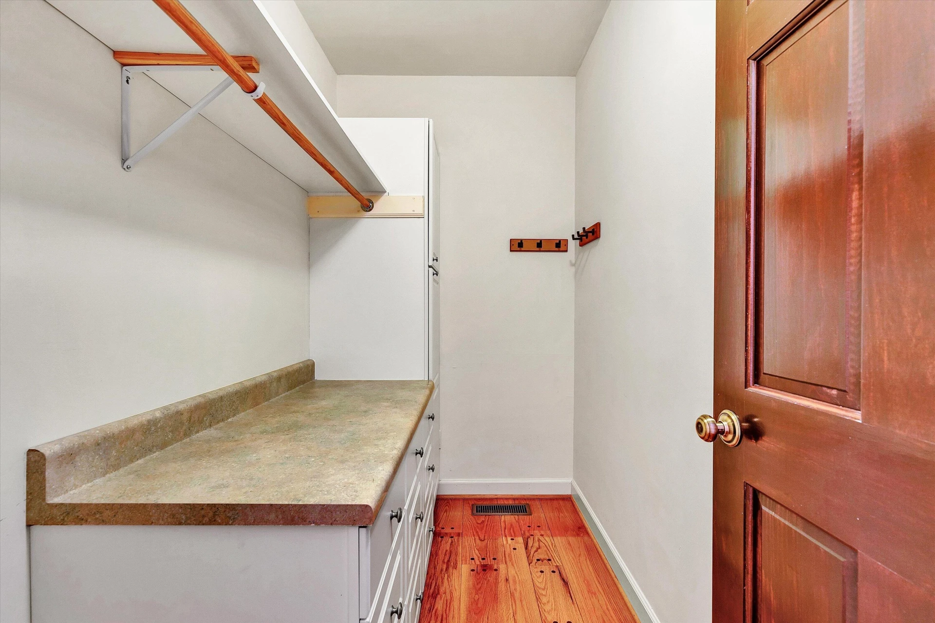 1710 Dawn LN - Photo 24