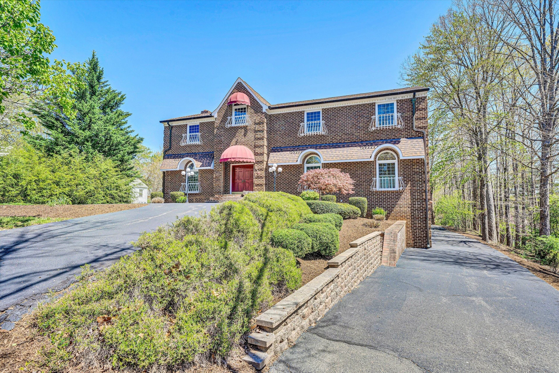 1710 Dawn LN - Photo 3