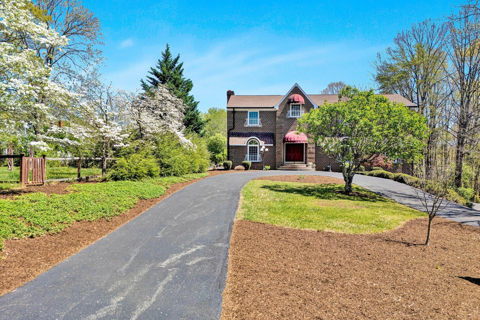 1710 Dawn LN - Photo 4