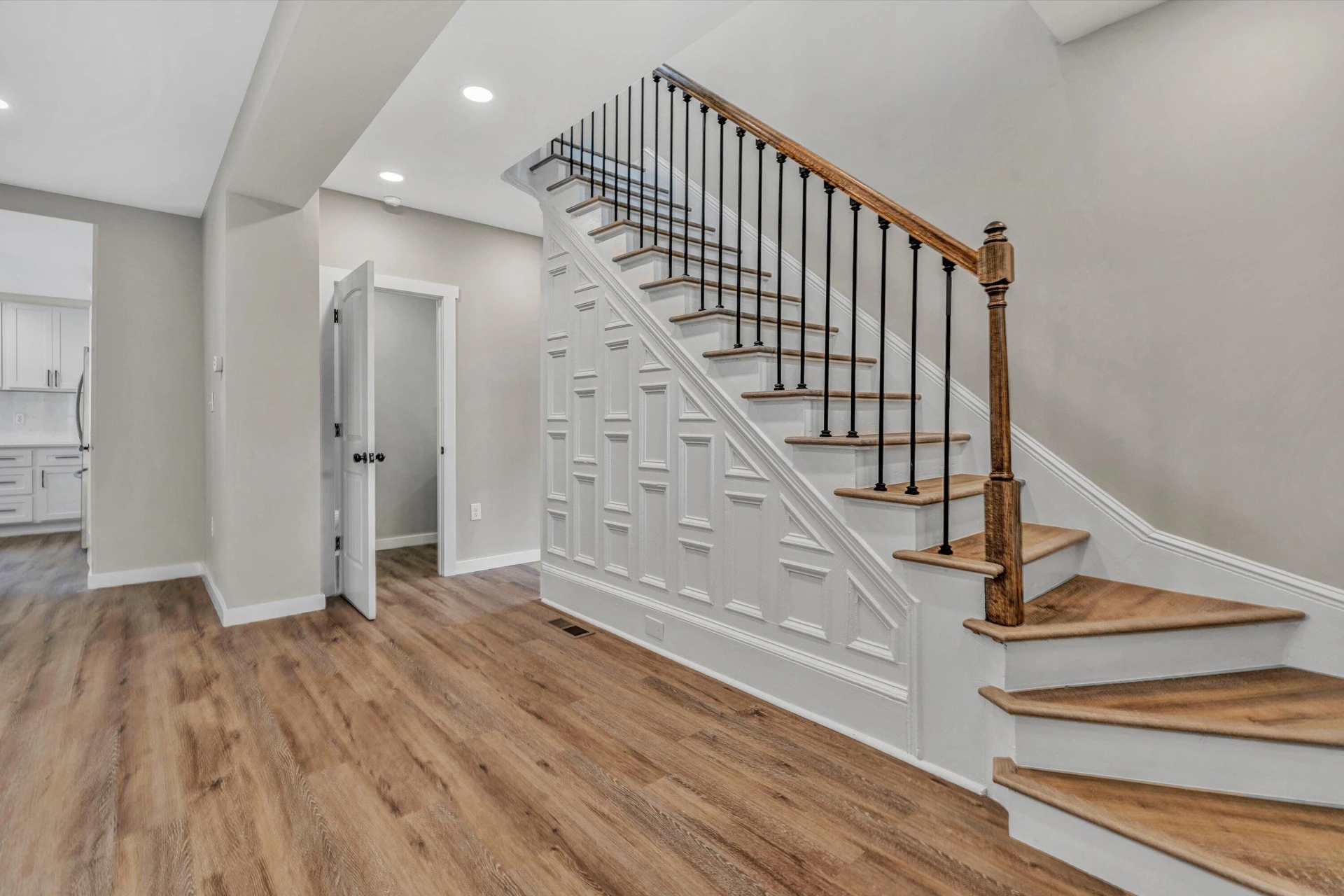 535 Day AVE - Photo 8
