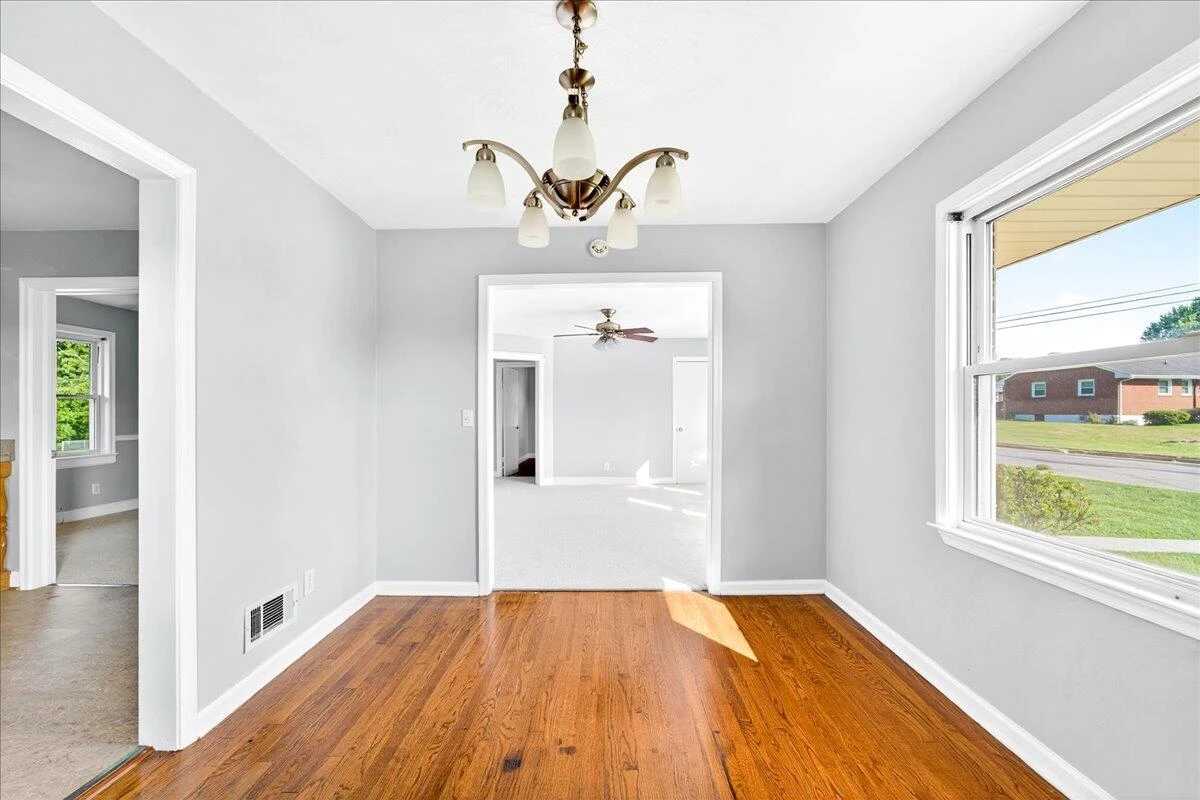 2048 Laura RD - Photo 10