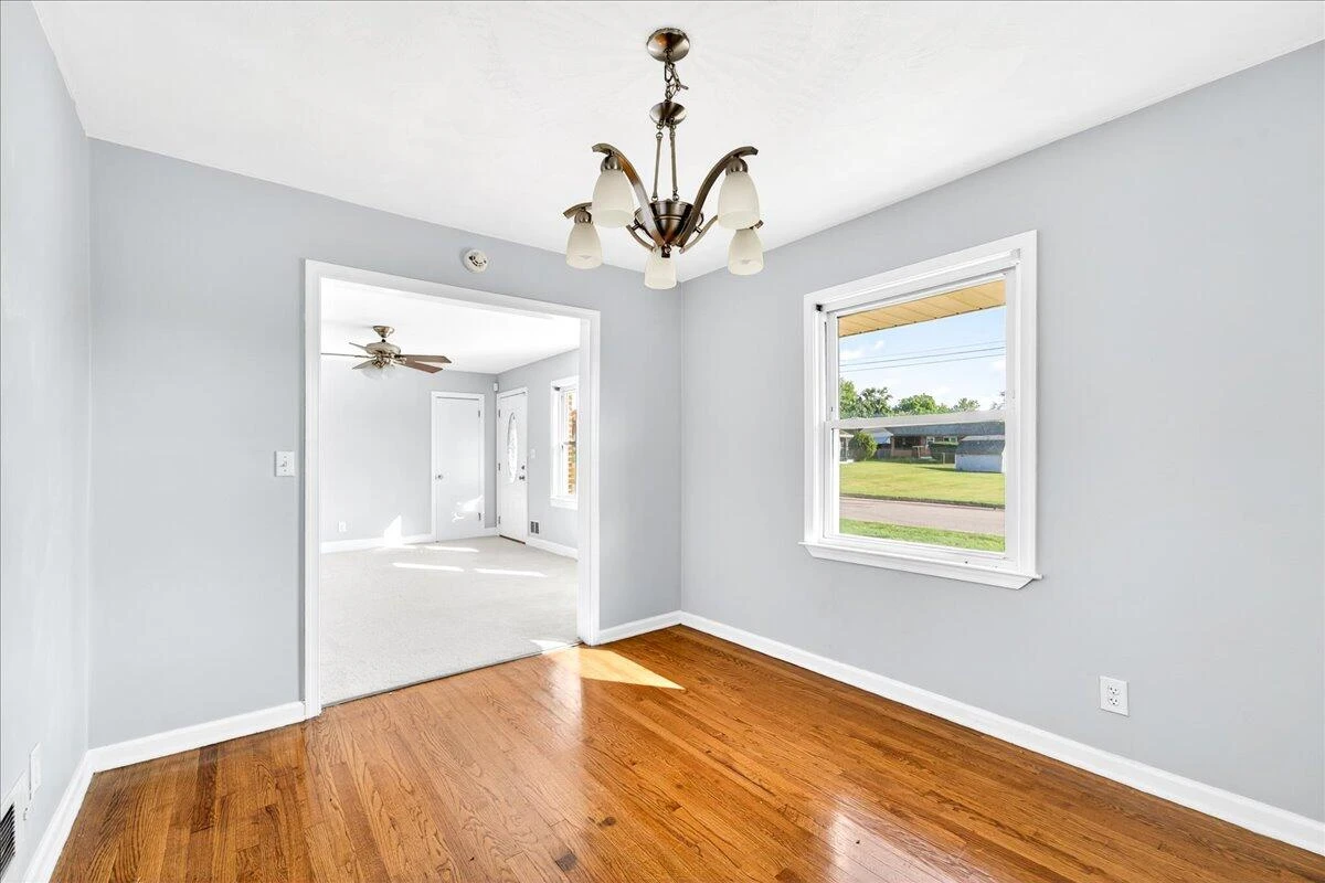 2048 Laura RD - Photo 11