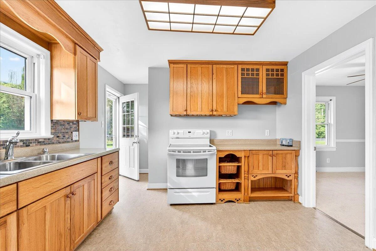 2048 Laura RD - Photo 12