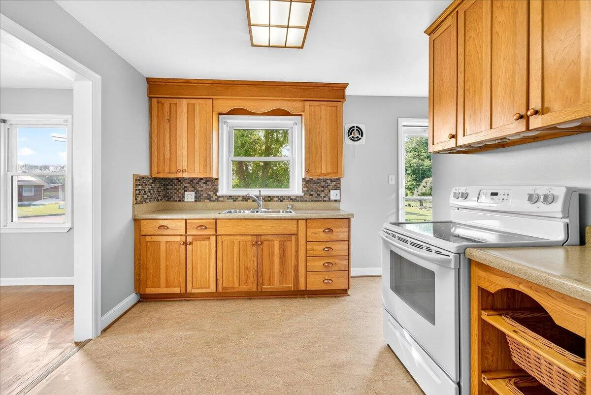 2048 Laura RD - Photo 13