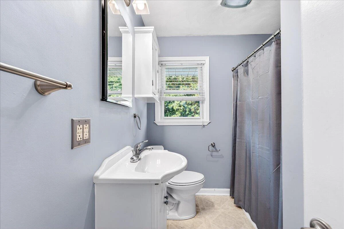 2048 Laura RD - Photo 15
