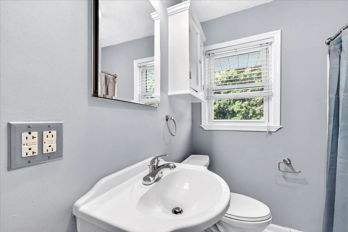 2048 Laura RD - Photo 16