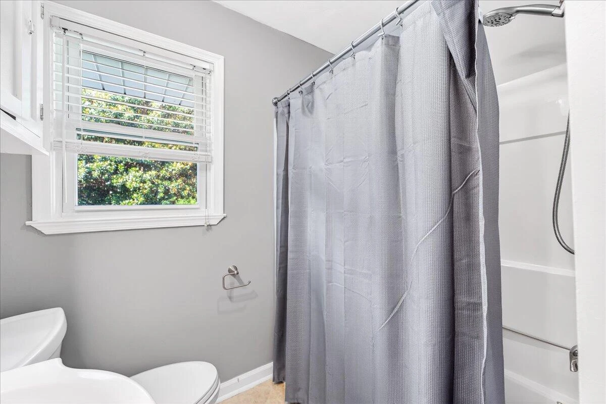 2048 Laura RD - Photo 17