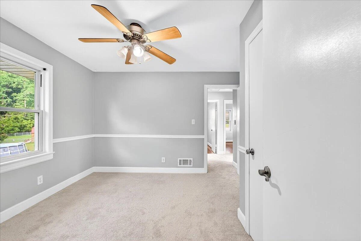 2048 Laura RD - Photo 18