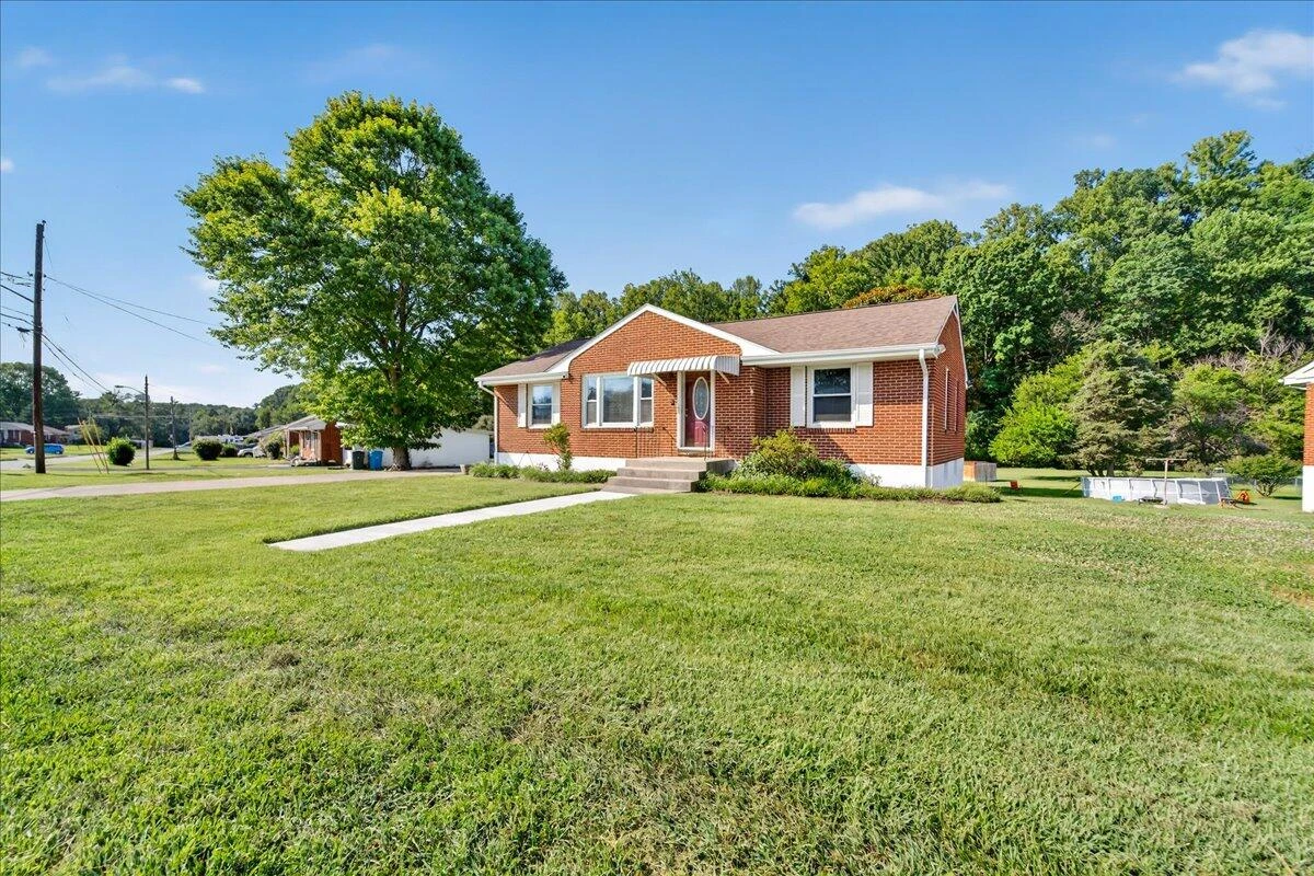 2048 Laura RD - Photo 2
