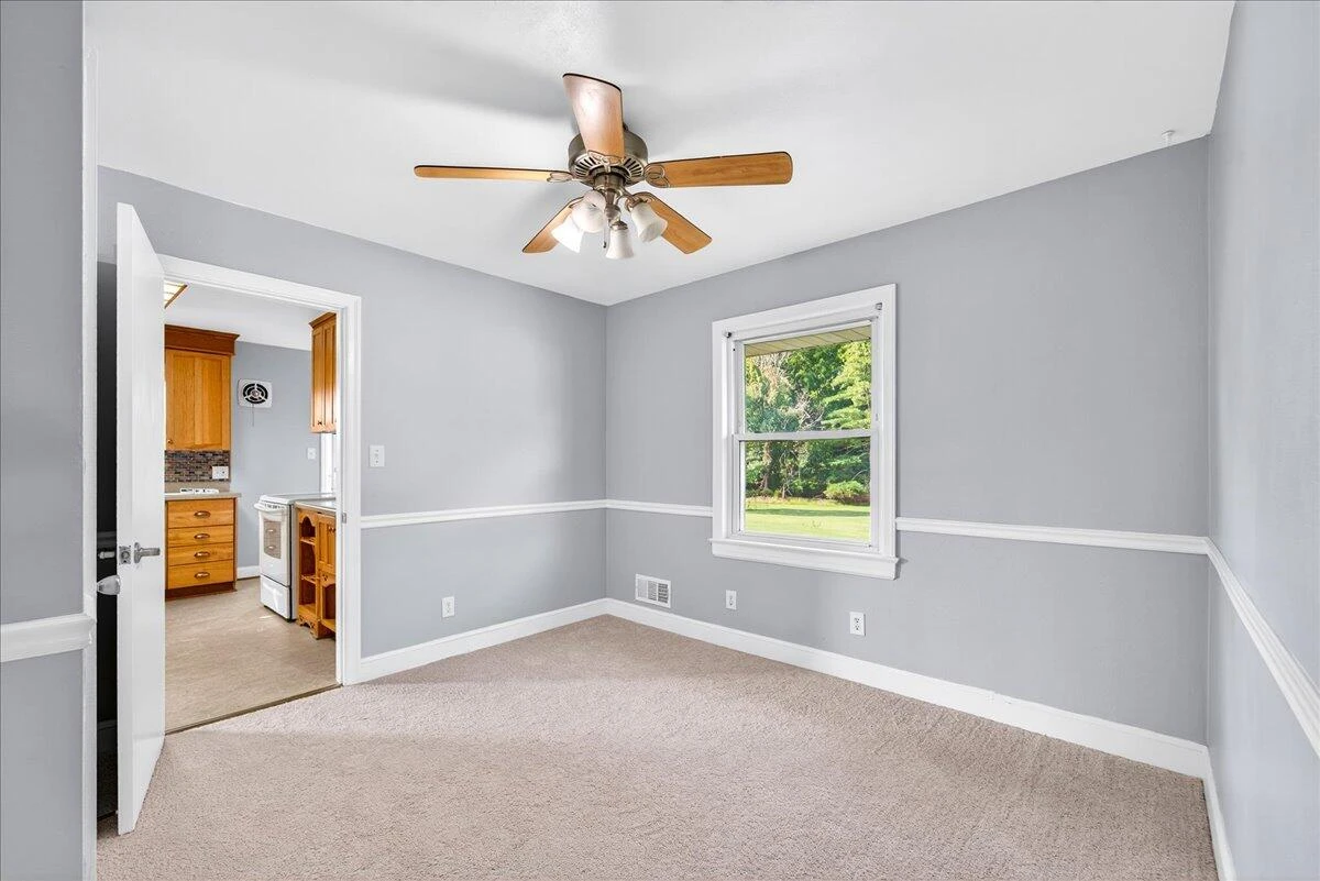2048 Laura RD - Photo 20