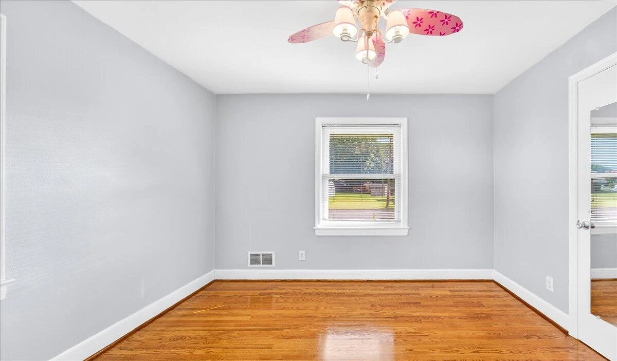 2048 Laura RD - Photo 22