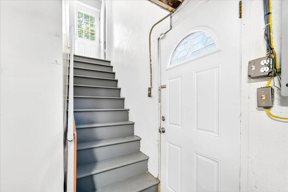 2048 Laura RD - Photo 28