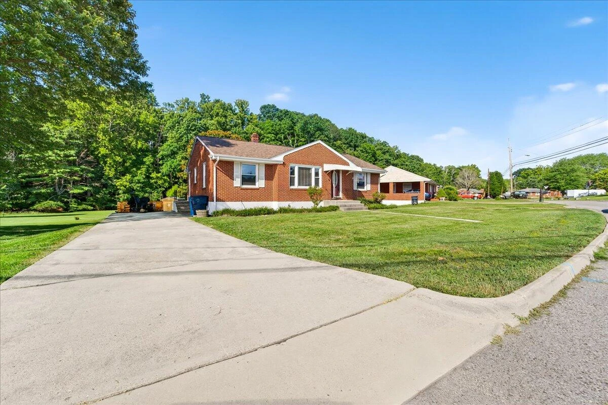 2048 Laura RD - Photo 3