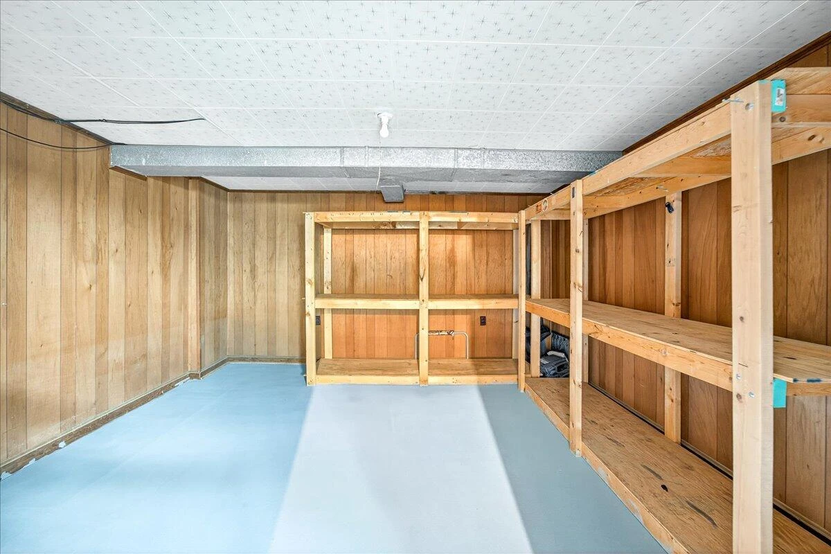 2048 Laura RD - Photo 31