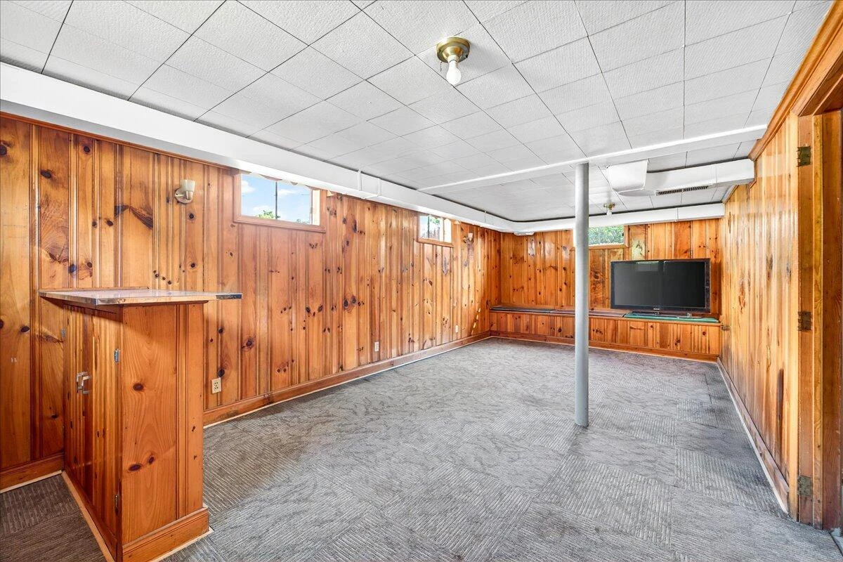 2048 Laura RD - Photo 35