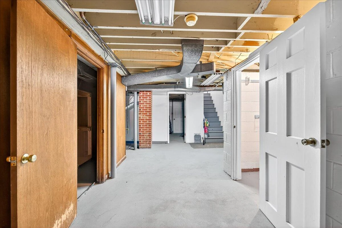 2048 Laura RD - Photo 37