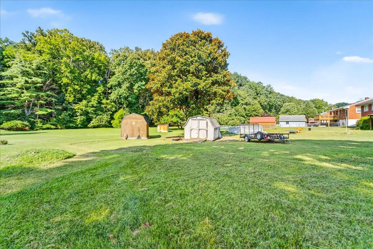 2048 Laura RD - Photo 38