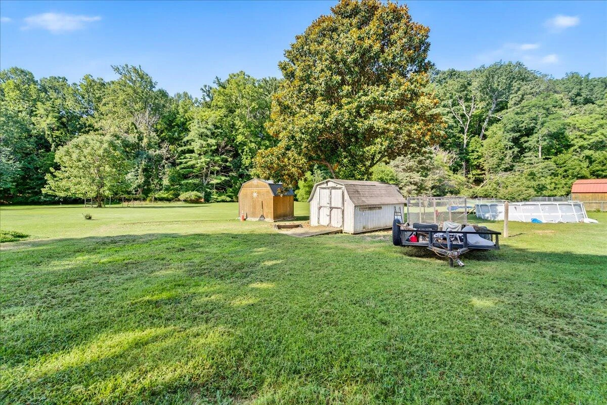 2048 Laura RD - Photo 39