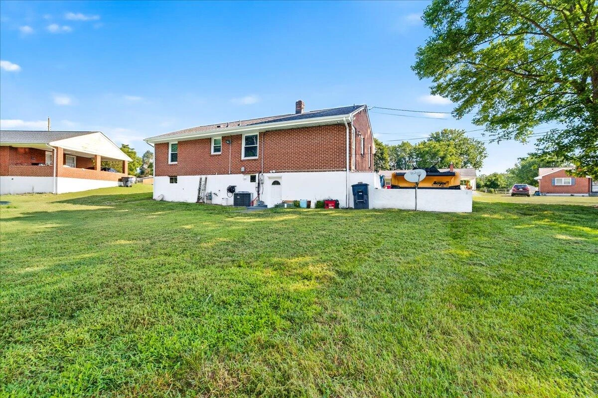 2048 Laura RD - Photo 40