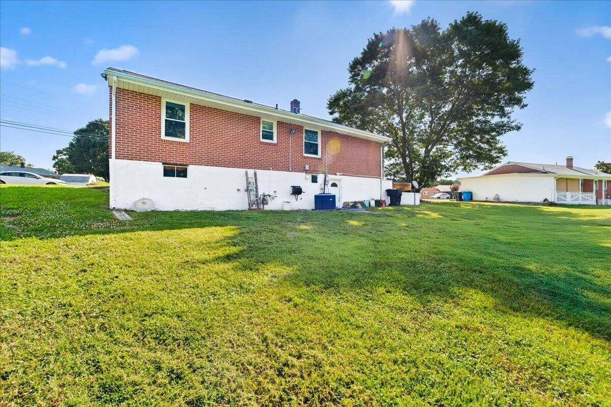 2048 Laura RD - Photo 41