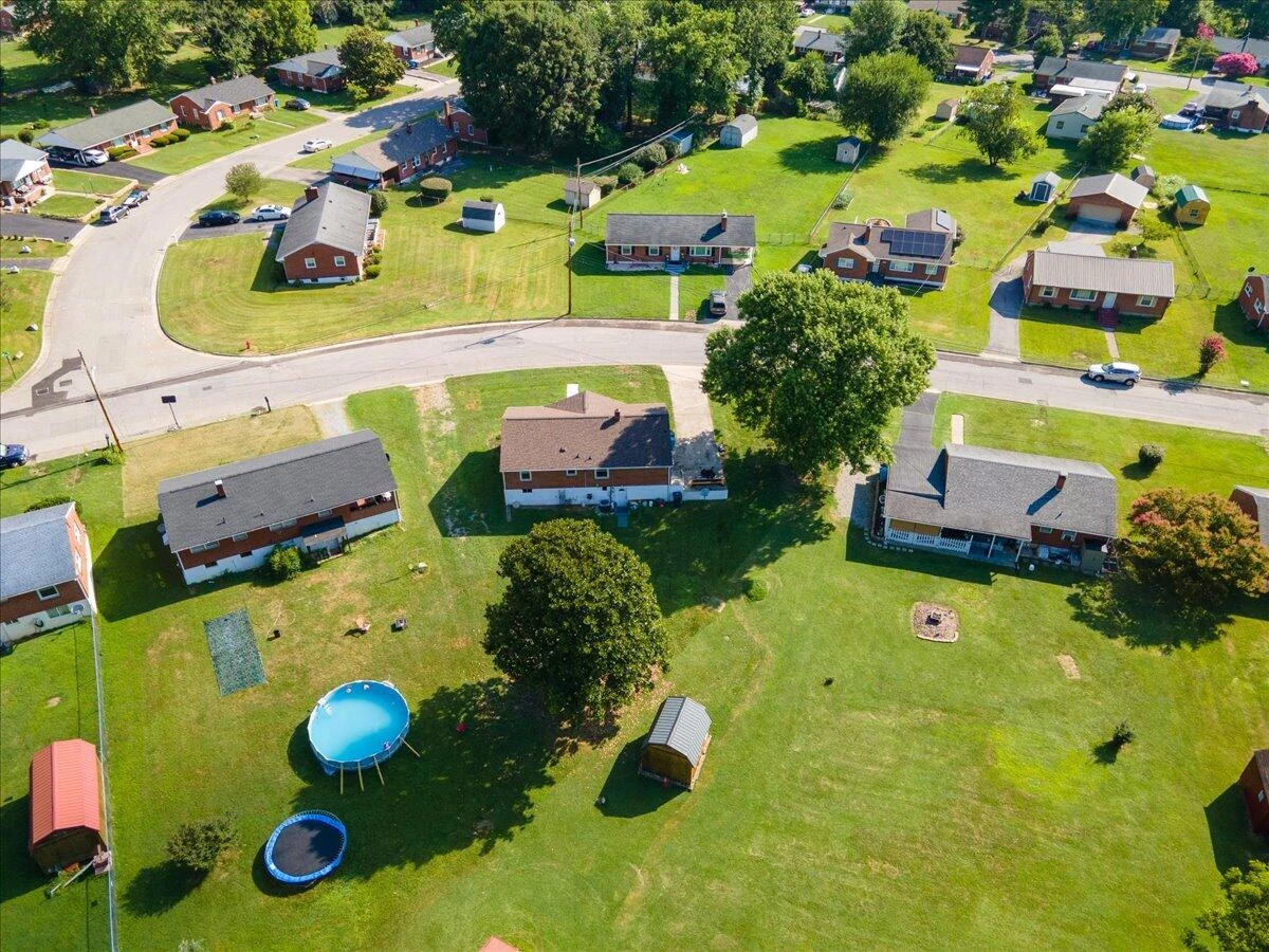 2048 Laura RD - Photo 42