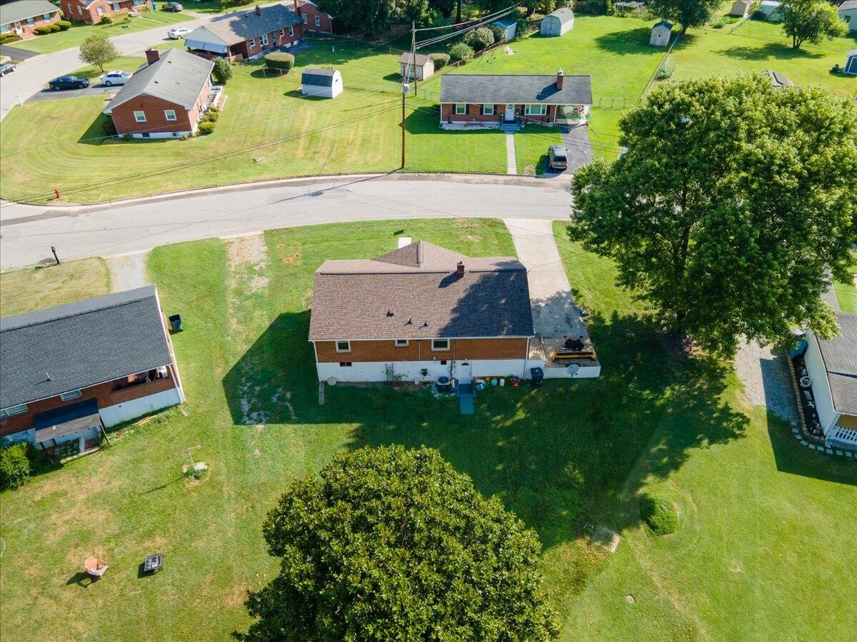 2048 Laura RD - Photo 43
