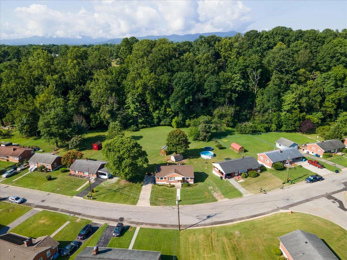 2048 Laura RD - Photo 46