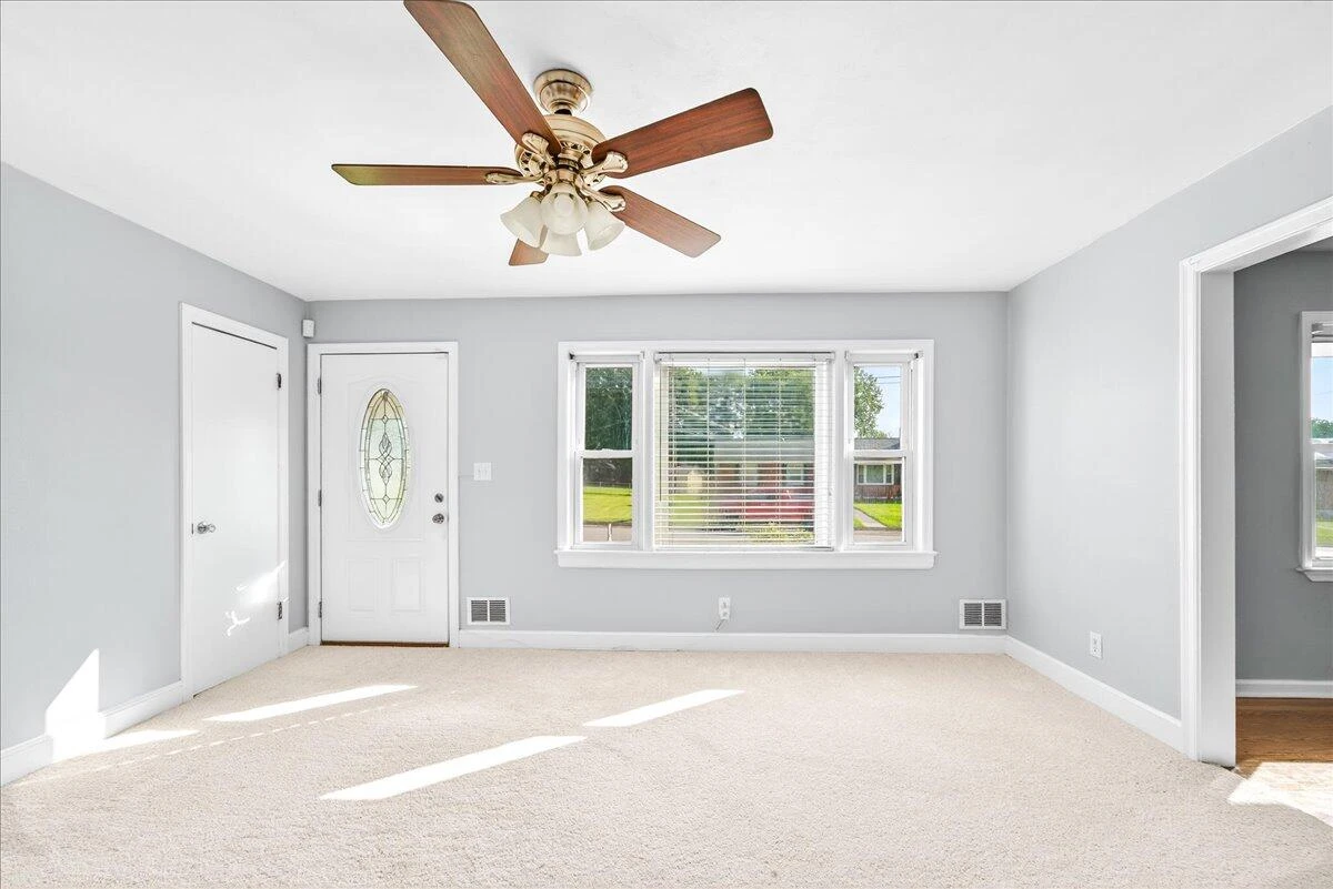 2048 Laura RD - Photo 8