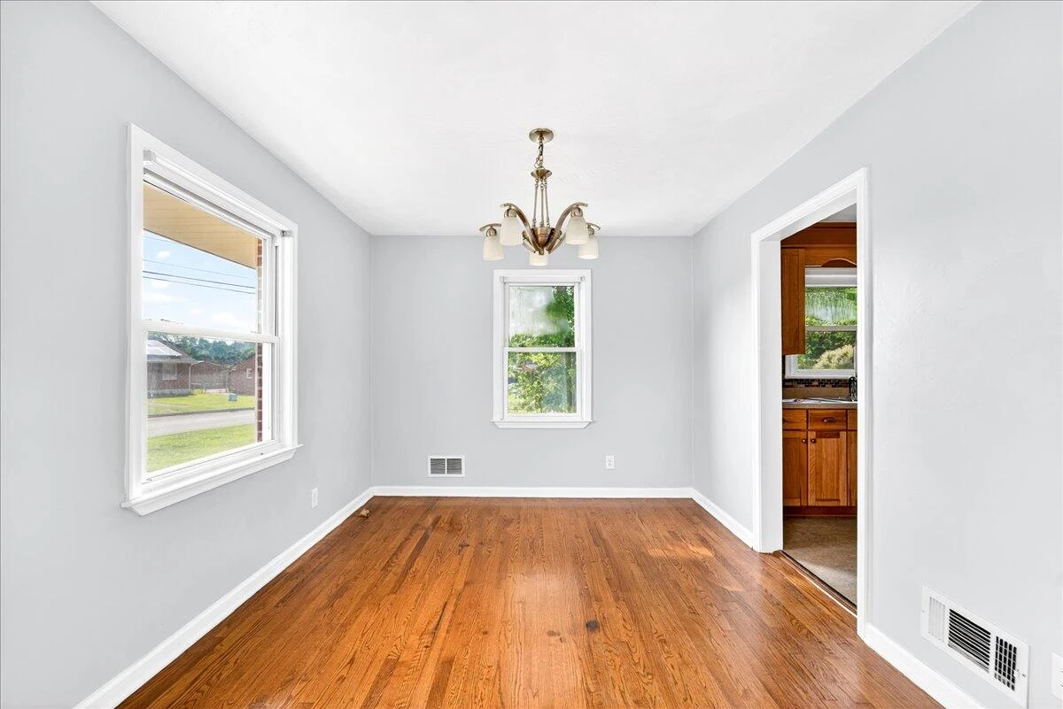 2048 Laura RD - Photo 9