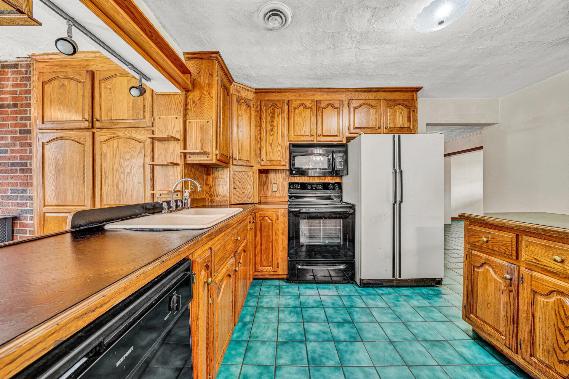 1305 FOOTHILLS RD - Photo 19