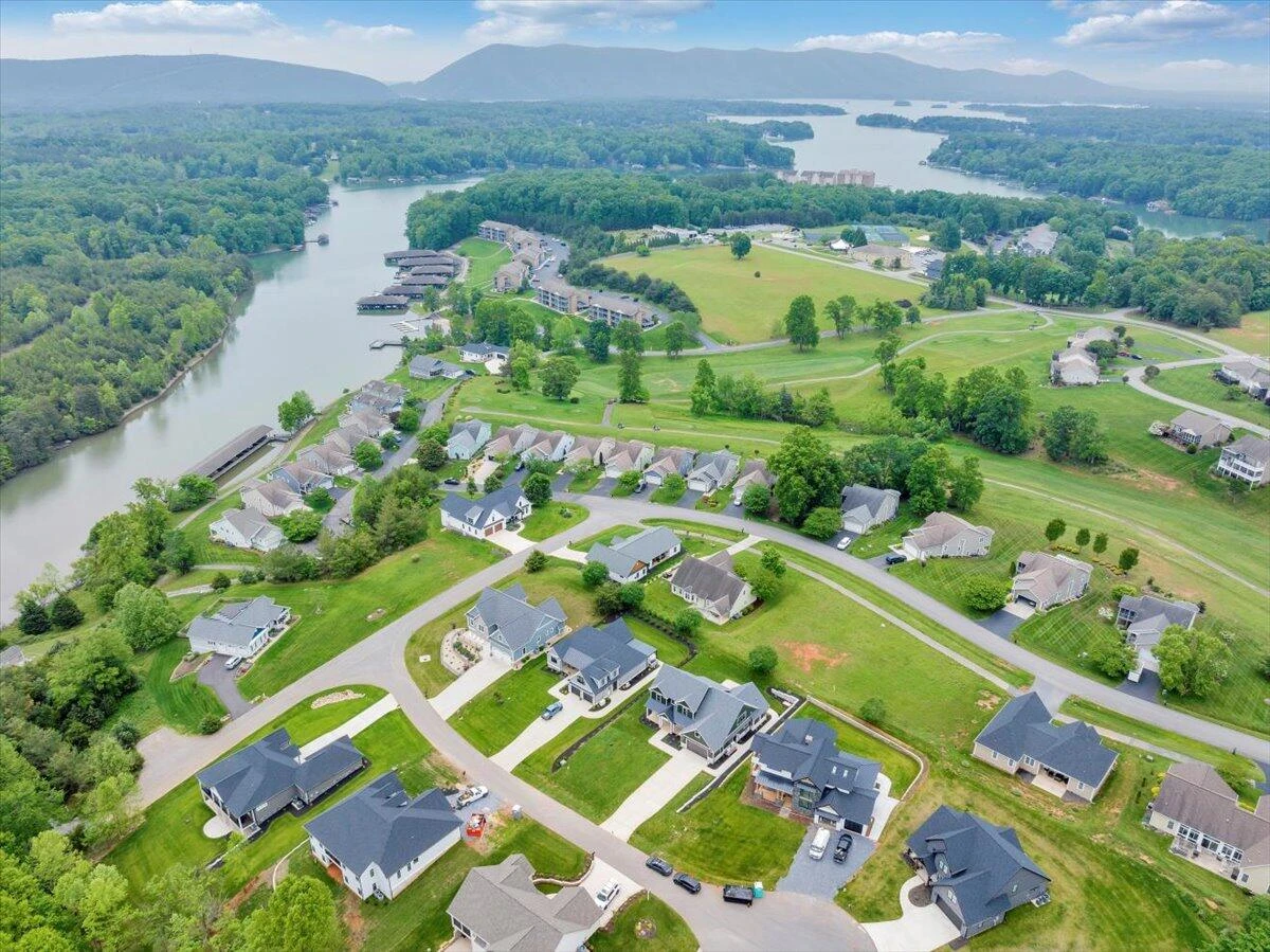 1050 Westerham CT - Photo 80