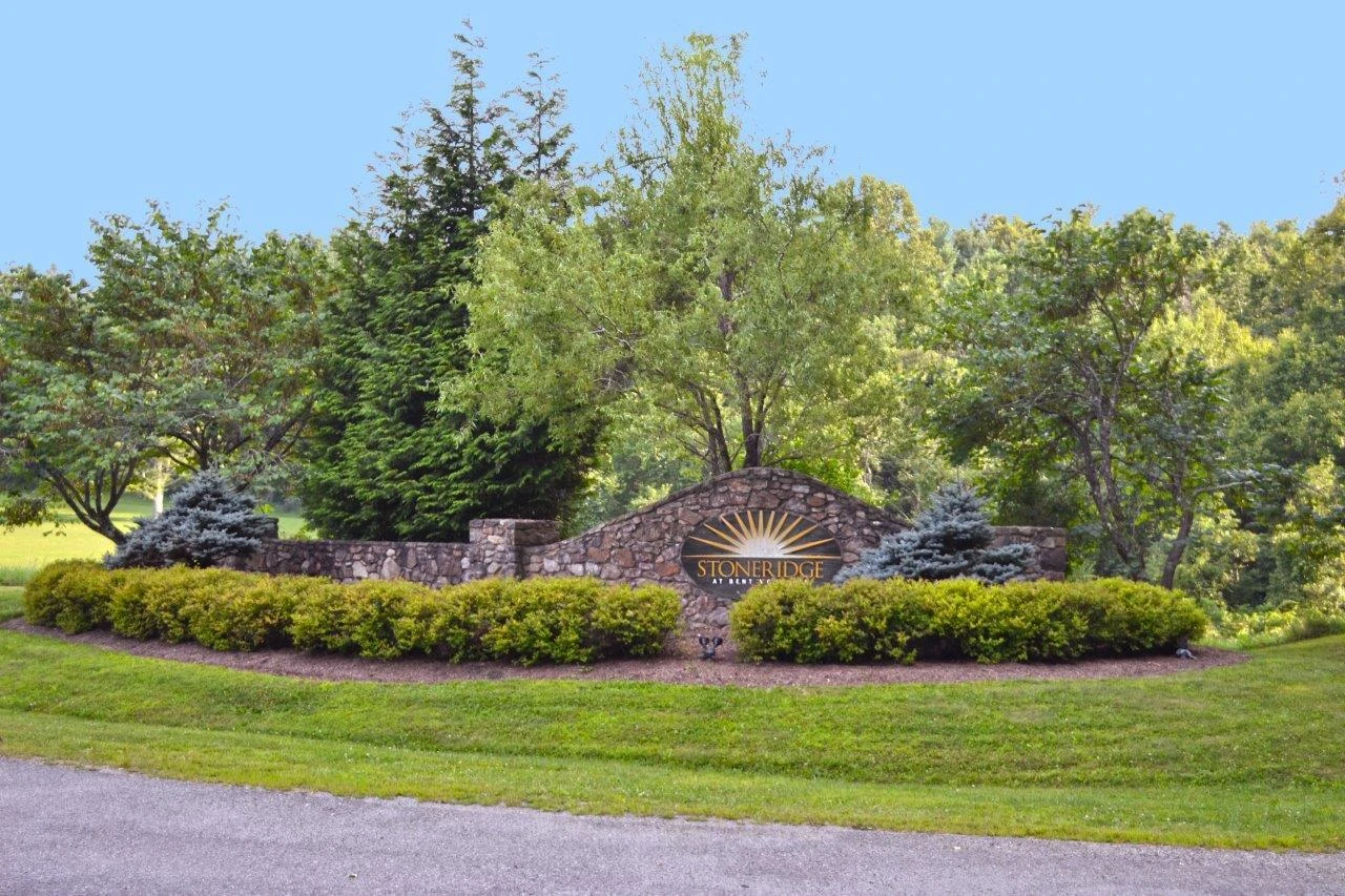 211 Cobble LN