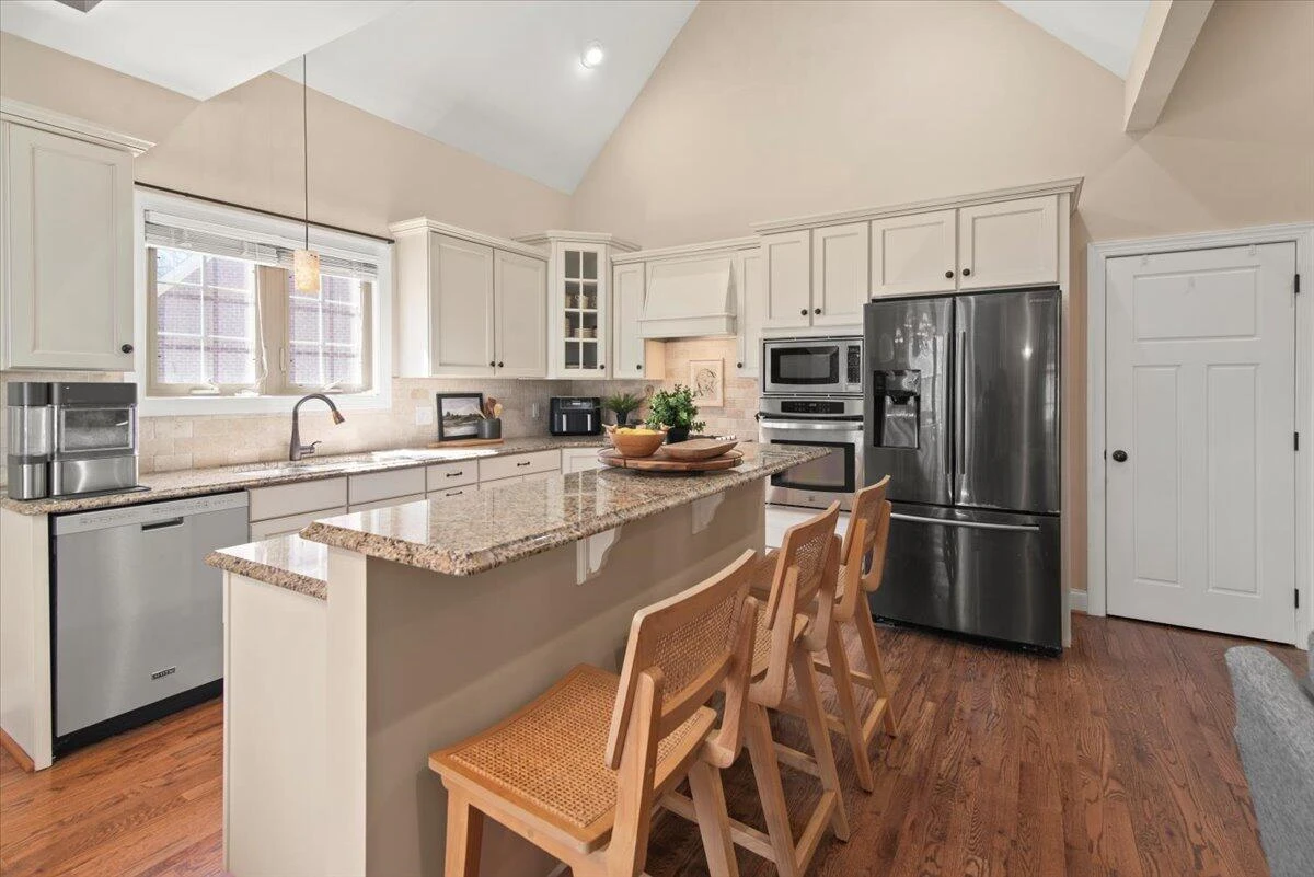 207 Creekview CT - Photo 22