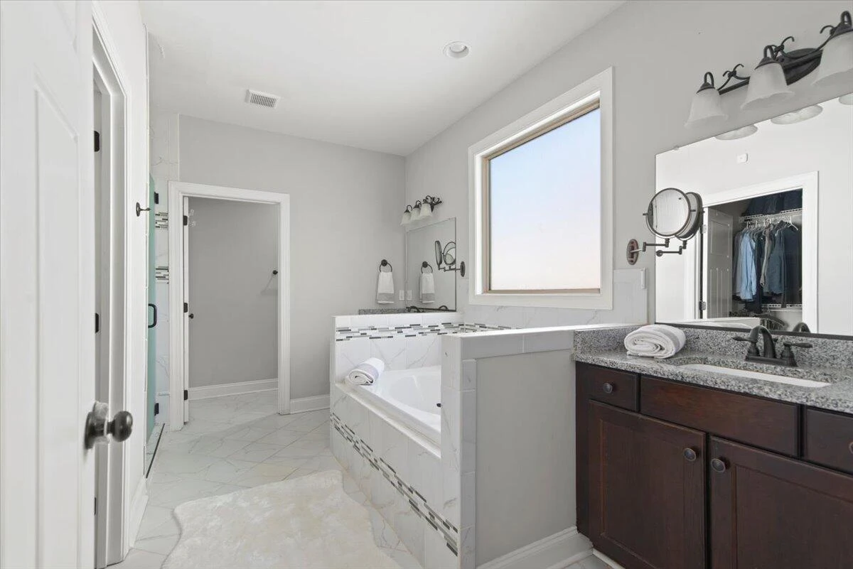 207 Creekview CT - Photo 30