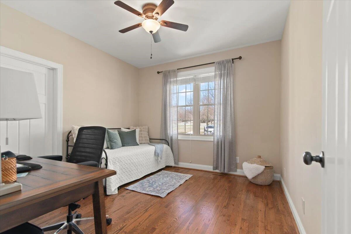 207 Creekview CT - Photo 36