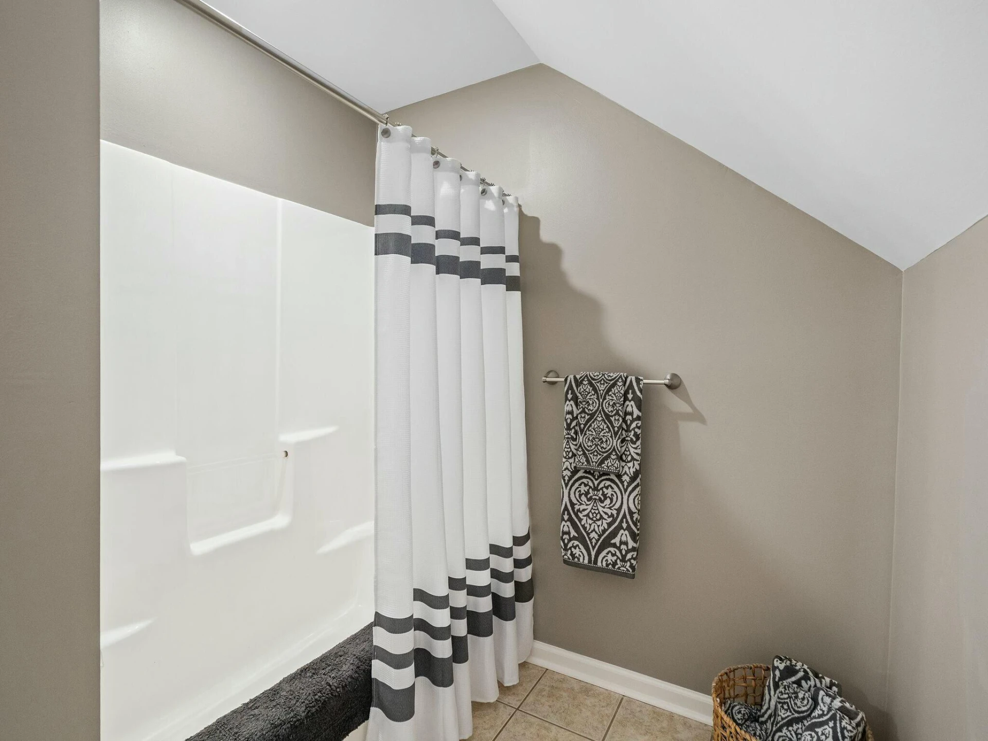 447 WOODS EDGE DR - Photo 48